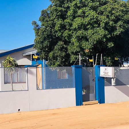 Mo-Nize Villa Guesthouse Otjiwarongo Dış mekan fotoğraf