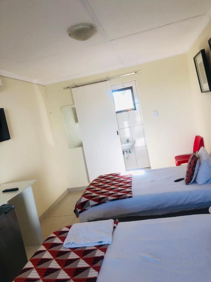 Mo-Nize Villa Guesthouse Otjiwarongo Dış mekan fotoğraf