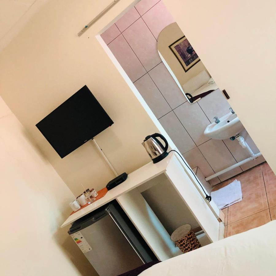 Mo-Nize Villa Guesthouse Otjiwarongo Dış mekan fotoğraf